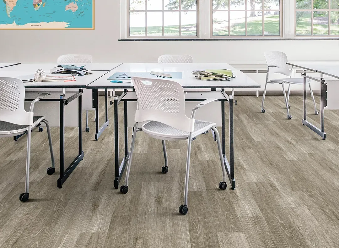 Table & chairs on vinyl flooring | Donald E. McNabb Flooring